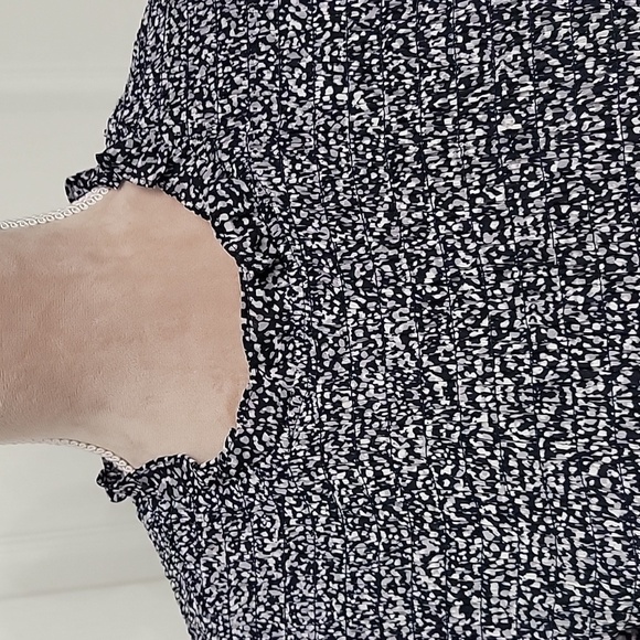 Express Printed Smocked Top, Size M, NEW with Tags, Black White, Gray - Picture 2 of 9